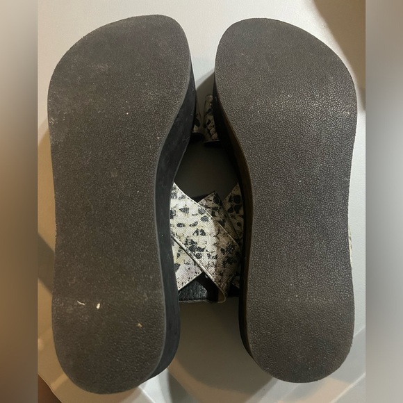 Wild pair printed platforms size 6.5 - Picture 4 of 4